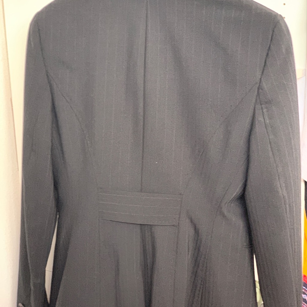 Black suit - Picture 2 of 2